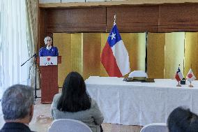 Embassy of Japan in Chile delivers donation for
project in educa